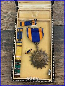 WW2 Military US Army Air Force Bronze Flight Medal Eagle Lightening Bolts E5